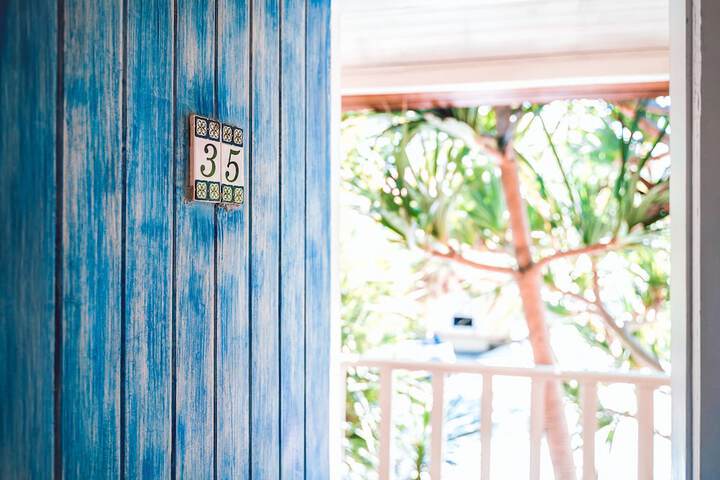 Room 27 of 99