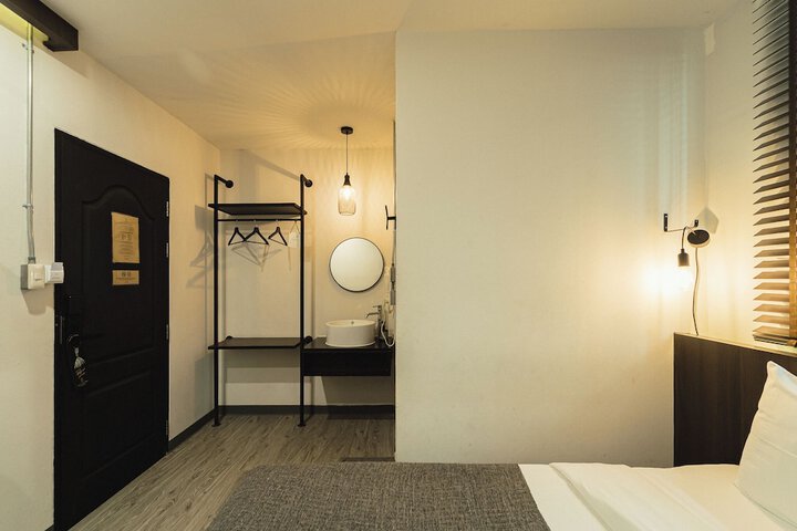 Room 102 of 142