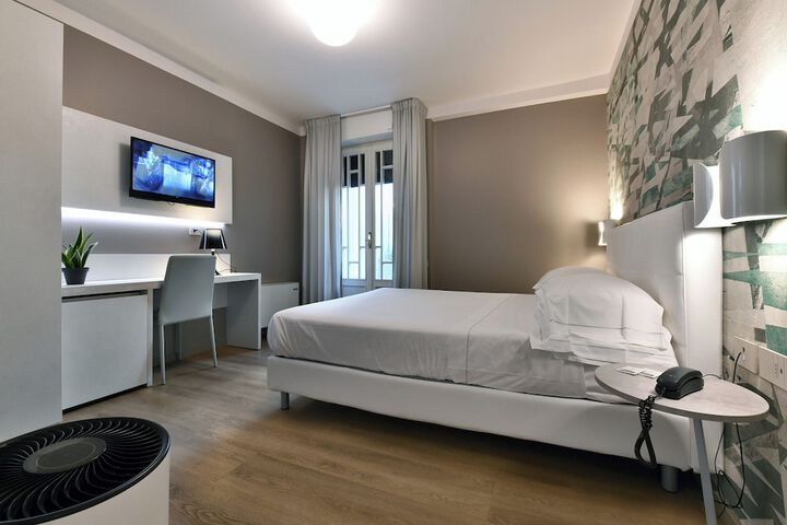 Room 34 of 145