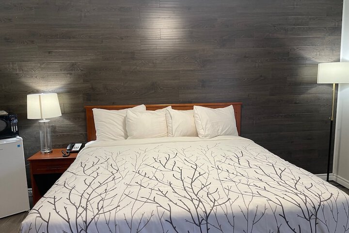 Room 3 of 8