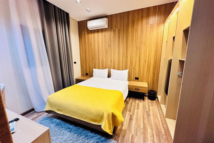 Room 21 of 147