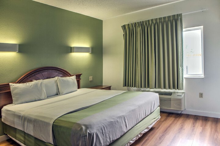 1 King Bed Accessible (12 of 14)