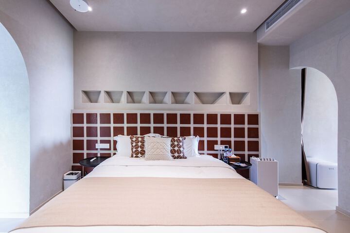 Room 8 of 150