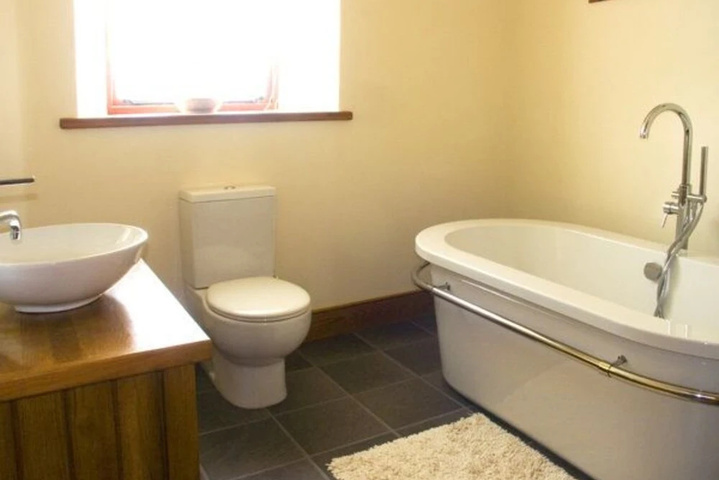 Room 7 of 12