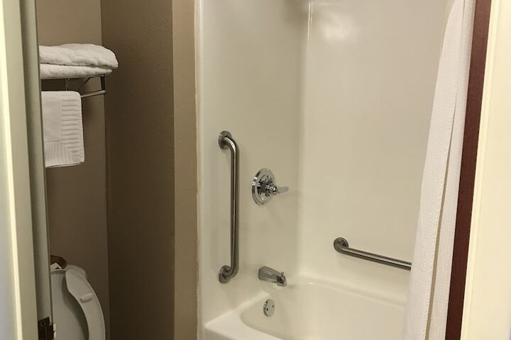 Standard Room, King or Two Doubles (5 of 5)