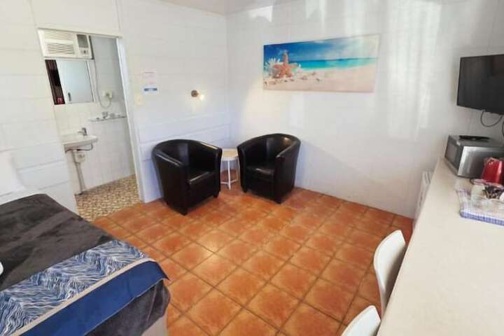 Room 6 of 28