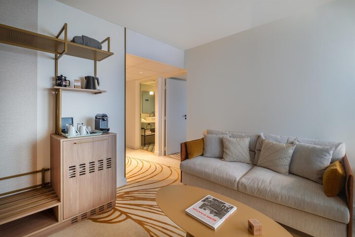 Room 34 of 100