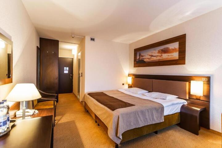 Room 10 of 49