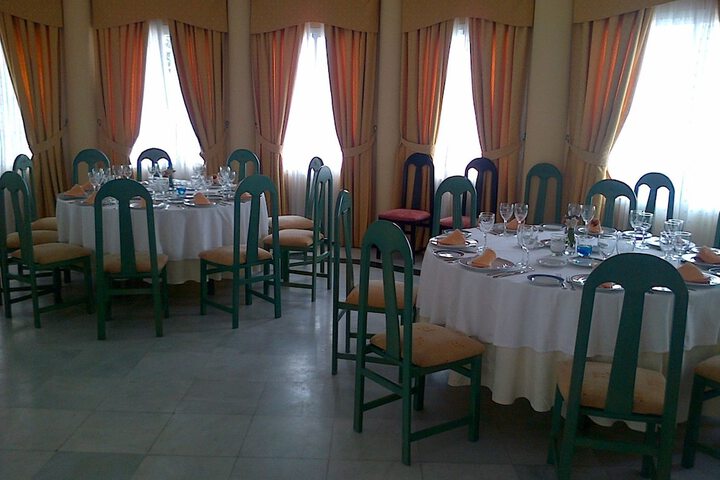 Dining 16 of 34