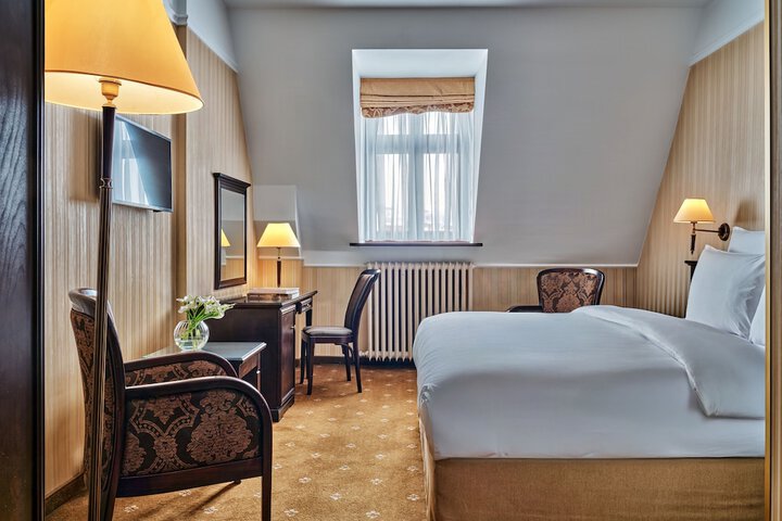 Room 10 of 70