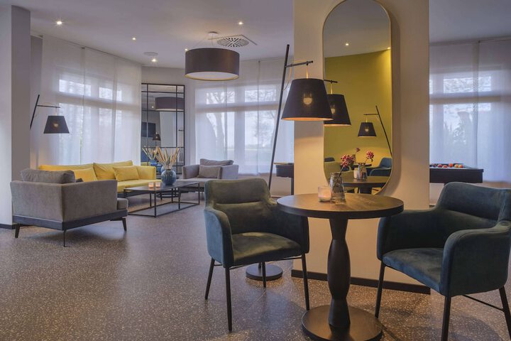 Entrance & Lobby