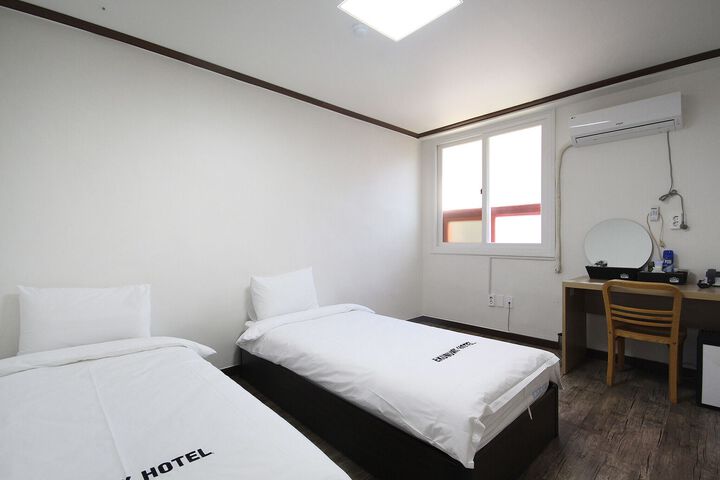 Room 5 of 5
