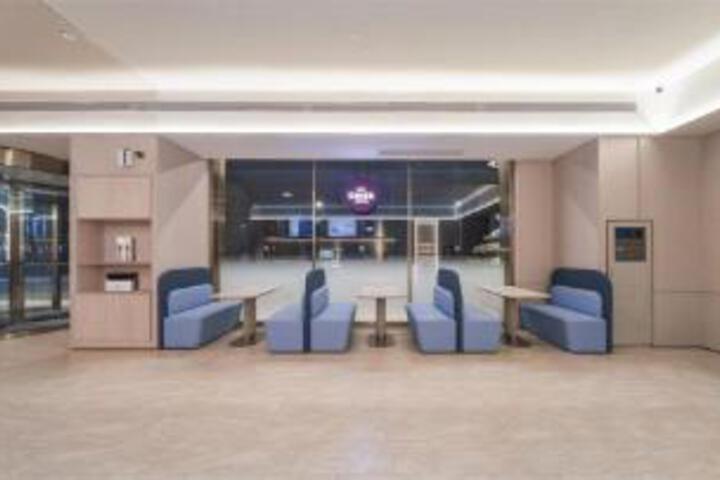 HanTing Hotel (Shanghai Caoan Road Xietong Building)