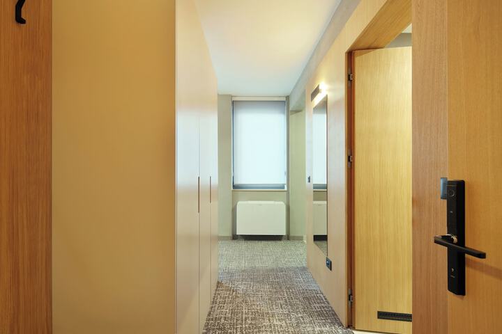 Room 12 of 80