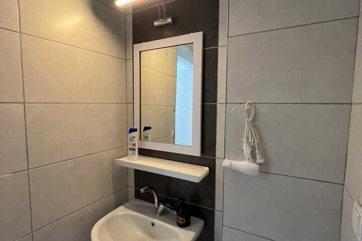 Room 6 of 17
