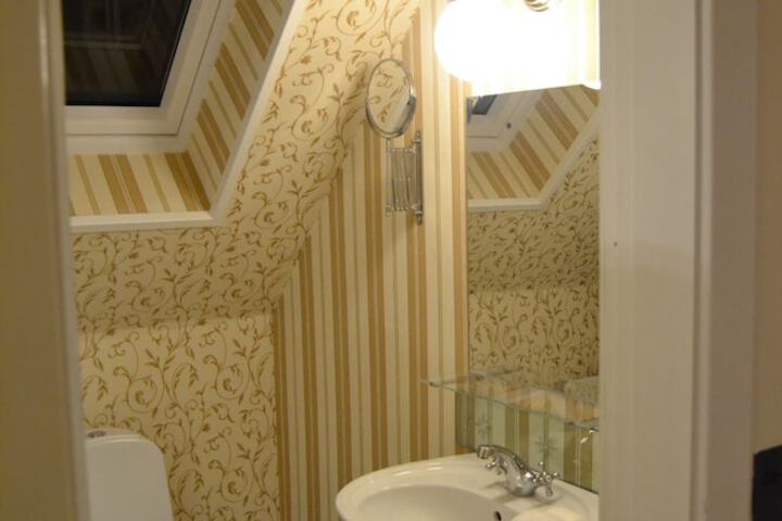 Room 45 of 64