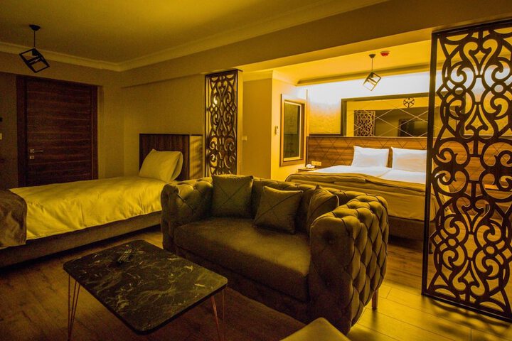 Room 25 of 48