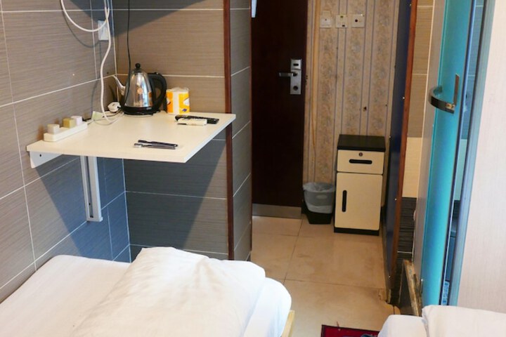 Room 12 of 46