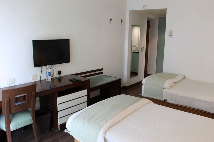 Room 16 of 44