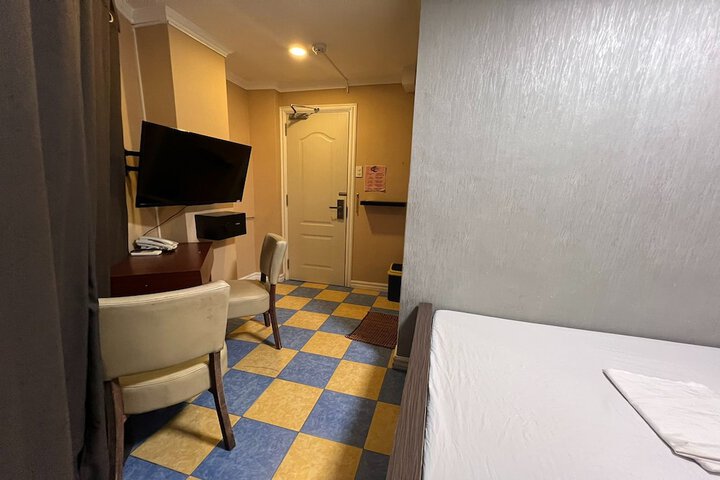 Room 17 of 26
