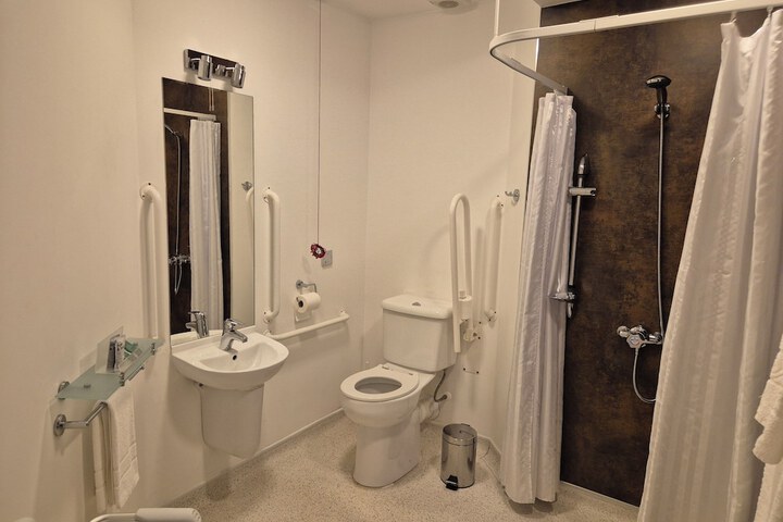 Room 32 of 36