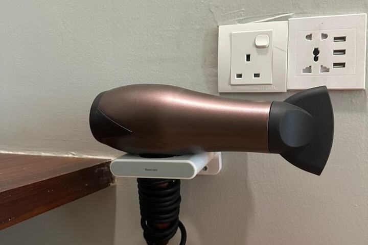 Room 10 of 13