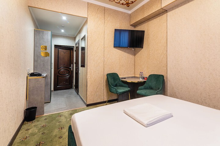 Room 10 of 84