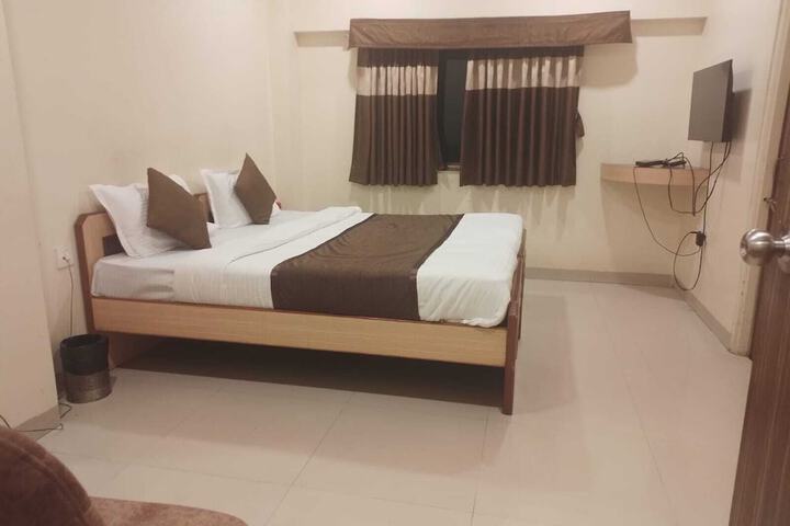 Room 7 of 14