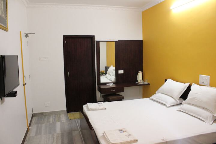 Room 10 of 29