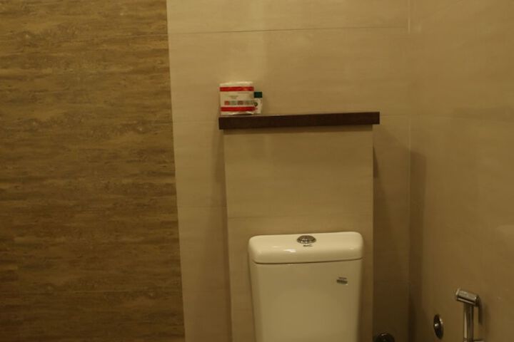 Room 25 of 37