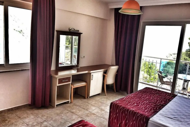 Room 6 of 19