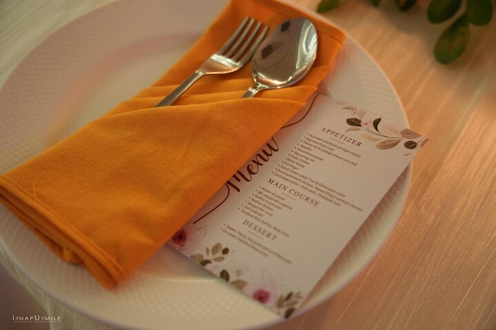 Dining 12 of 17