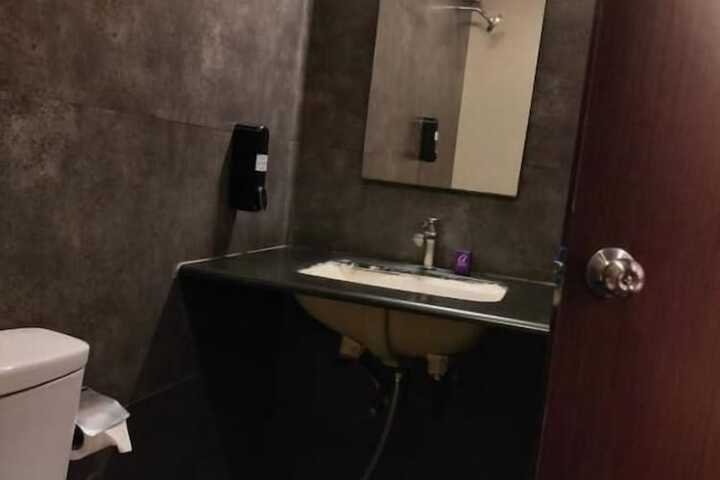 Room 16 of 27