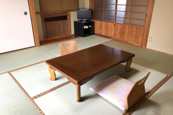 Room 13 of 76