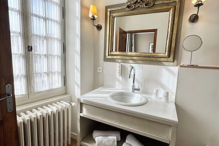 Room 30 of 50
