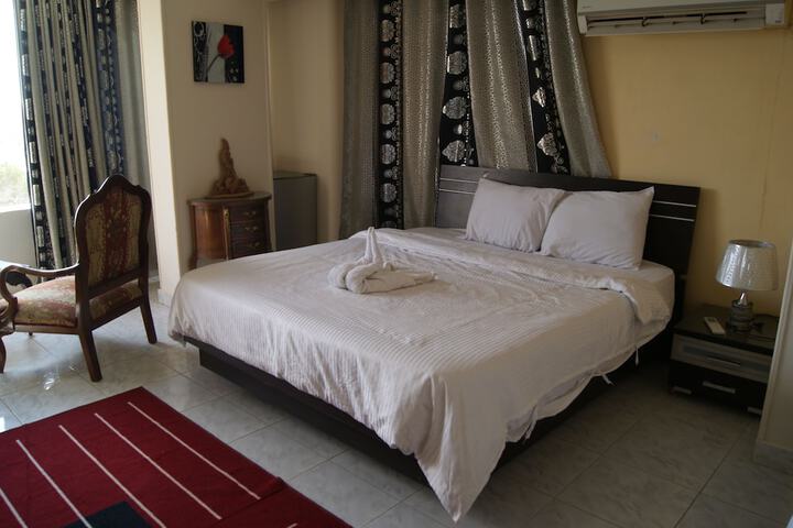 Room 30 of 114