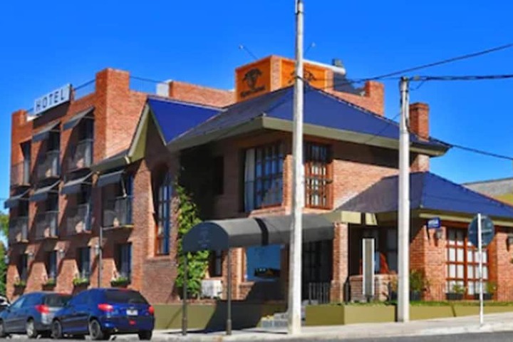 Hotel Ayres Colonia