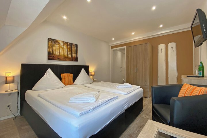 Room 12 of 37