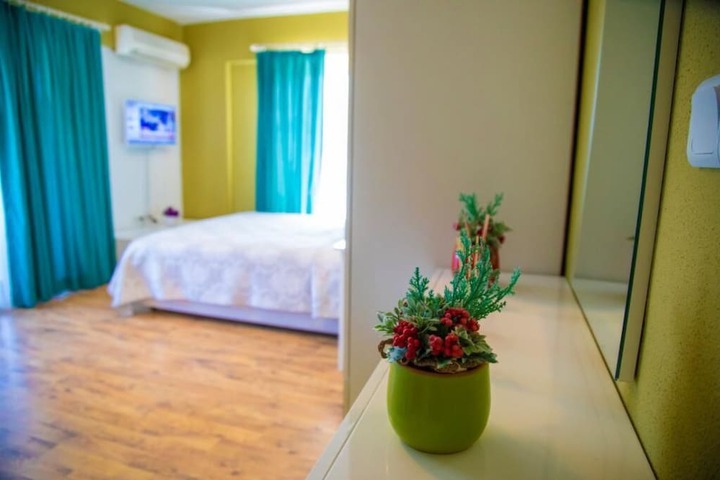 Room 7 of 17