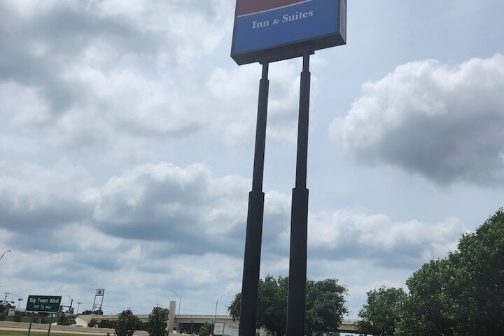Exterior of HomeTown Inn and Suites