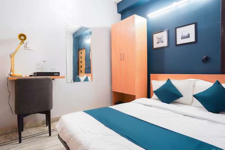 Goroomgo Giriraj stay Hub Near VIP Bazaar Naskarhaat Kolkata
