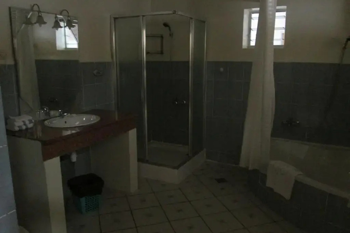 Room 7 of 13