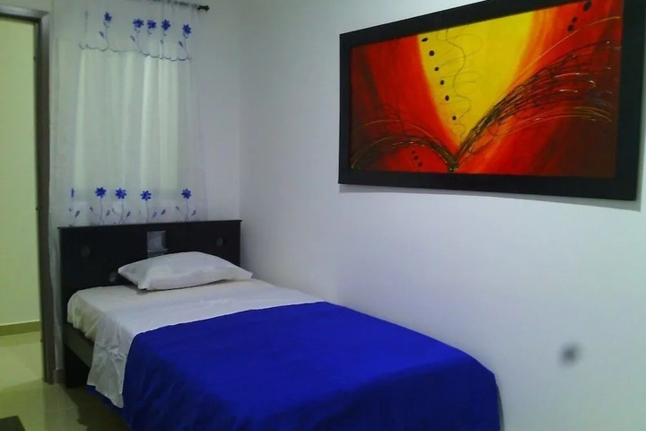 Room 4 of 8