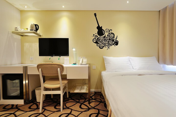 Room 32 of 171