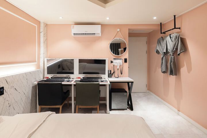 Room 56 of 80