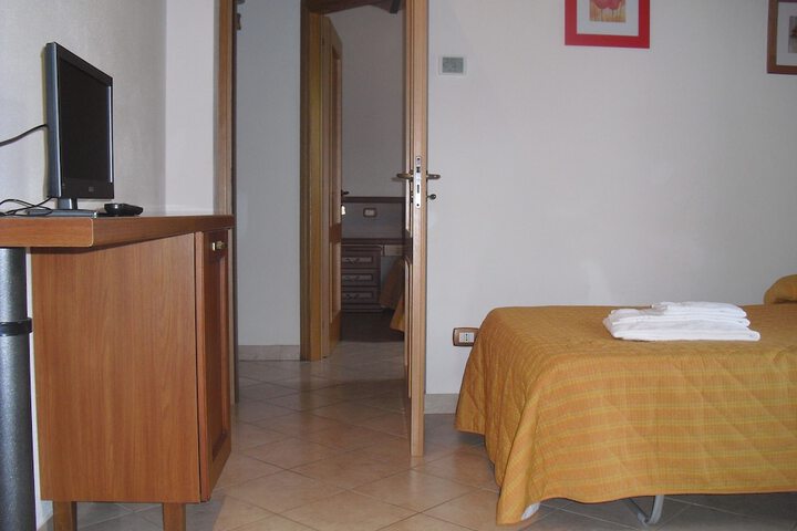 Room 13 of 84