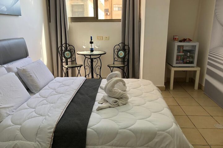 Room 18 of 140