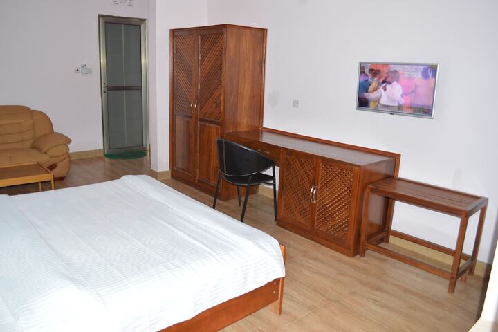 Room 12 of 35