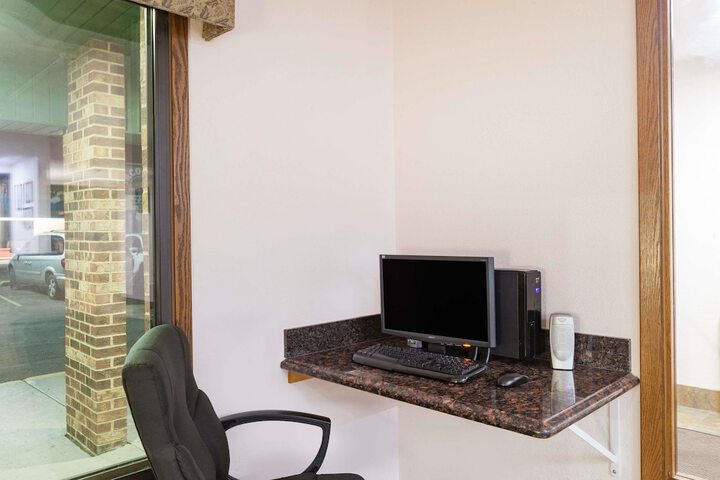 Business Center 26 of 29
