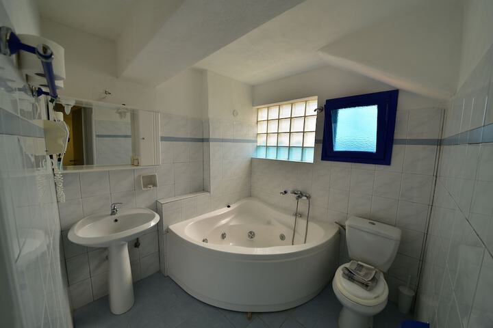 Room 48 of 107
